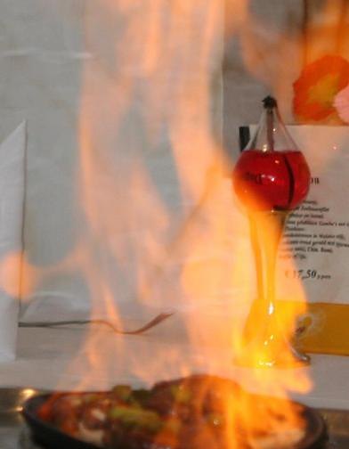 Een gerecht wordt geflambeerd
